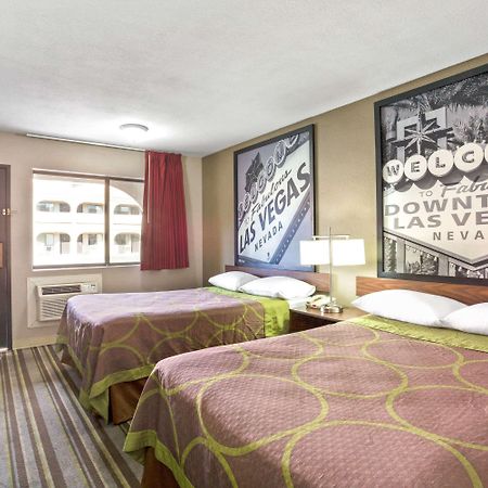 Super 8 By Wyndham Las Vegas Nellis Afb Area Dış mekan fotoğraf