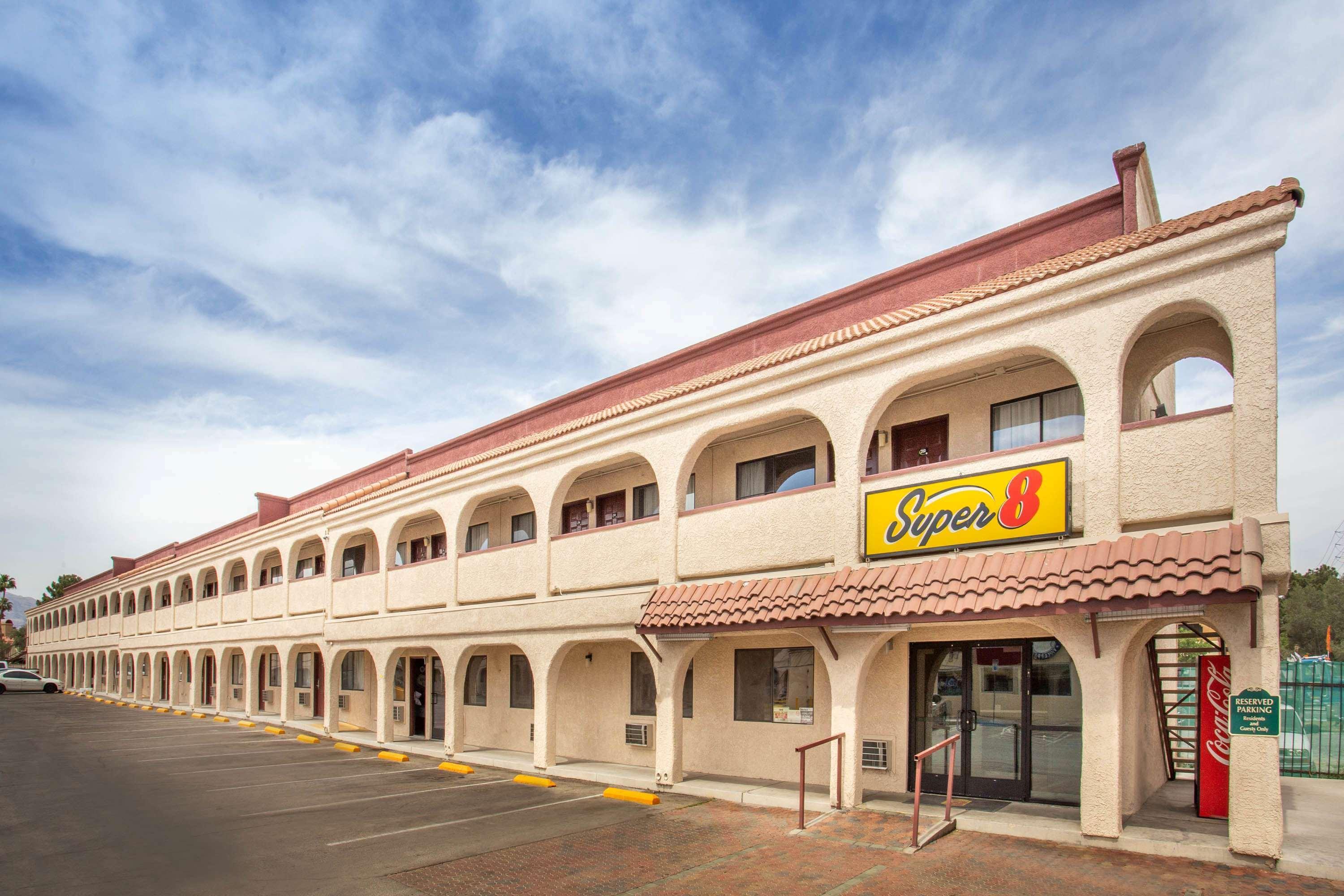 Super 8 By Wyndham Las Vegas Nellis Afb Area Dış mekan fotoğraf