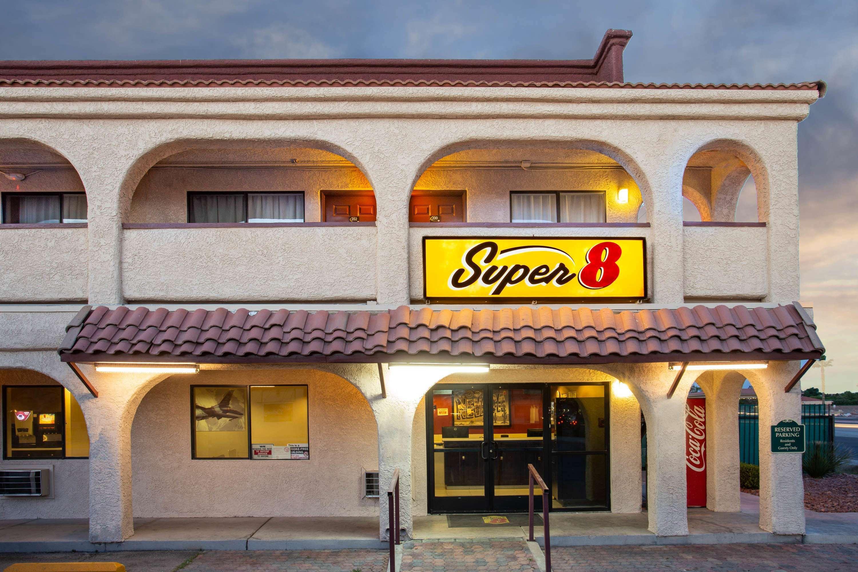 Super 8 By Wyndham Las Vegas Nellis Afb Area Dış mekan fotoğraf